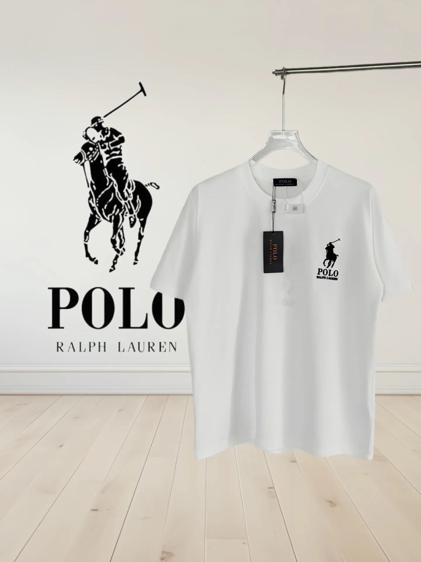 P160 [High Quality]Ralph Lauren*Ralph Lauren embroidery micro-label simple‼ ️Short-sleeved T-shirt 💗Ralph Lauren classic short-sleeved T-shirt, custom-made 280g pure cotton fabric, soft and breathable, classic horseback golf🏌️ embroidery on the chest, logo + logo embroidery on the back, simple and recognizable. Round neck design, neat tailoring, customized 280g pure cotton fabric, soft and smooth to the touch, great breathability, super comfortable to wear in summer! The same loose version for men and women, OK to wear alone or layered, versatile ~ 𝐂𝐎𝐋𝐎𝐔𝐑: black white 𝐒𝐈𝐙𝐄: S-xL Size chart: S: Shoulder width 51 - Bust 55 - Clothing length 70 M: Shoulder width 53 - Bust 57 - Clothing length 72 L: Shoulder width 55 - Bust 59 - Clothing length 74 XL: Shoulder width 57 - Bust 61 - Clothing length 76